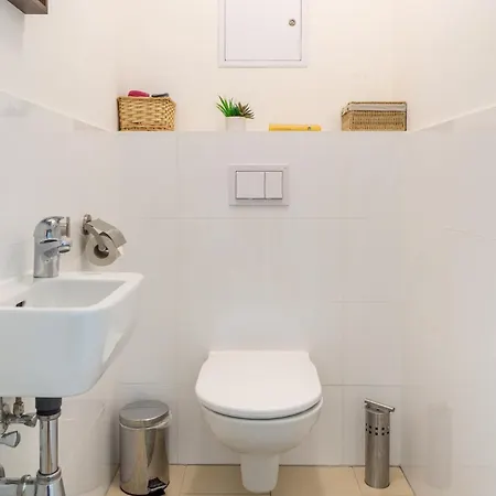 Apartment With Garden Close To Stadthalle, Westbahnhof Vienna Esterno foto